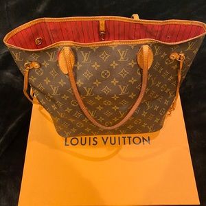 SOLD🥳🥳🥳 LV